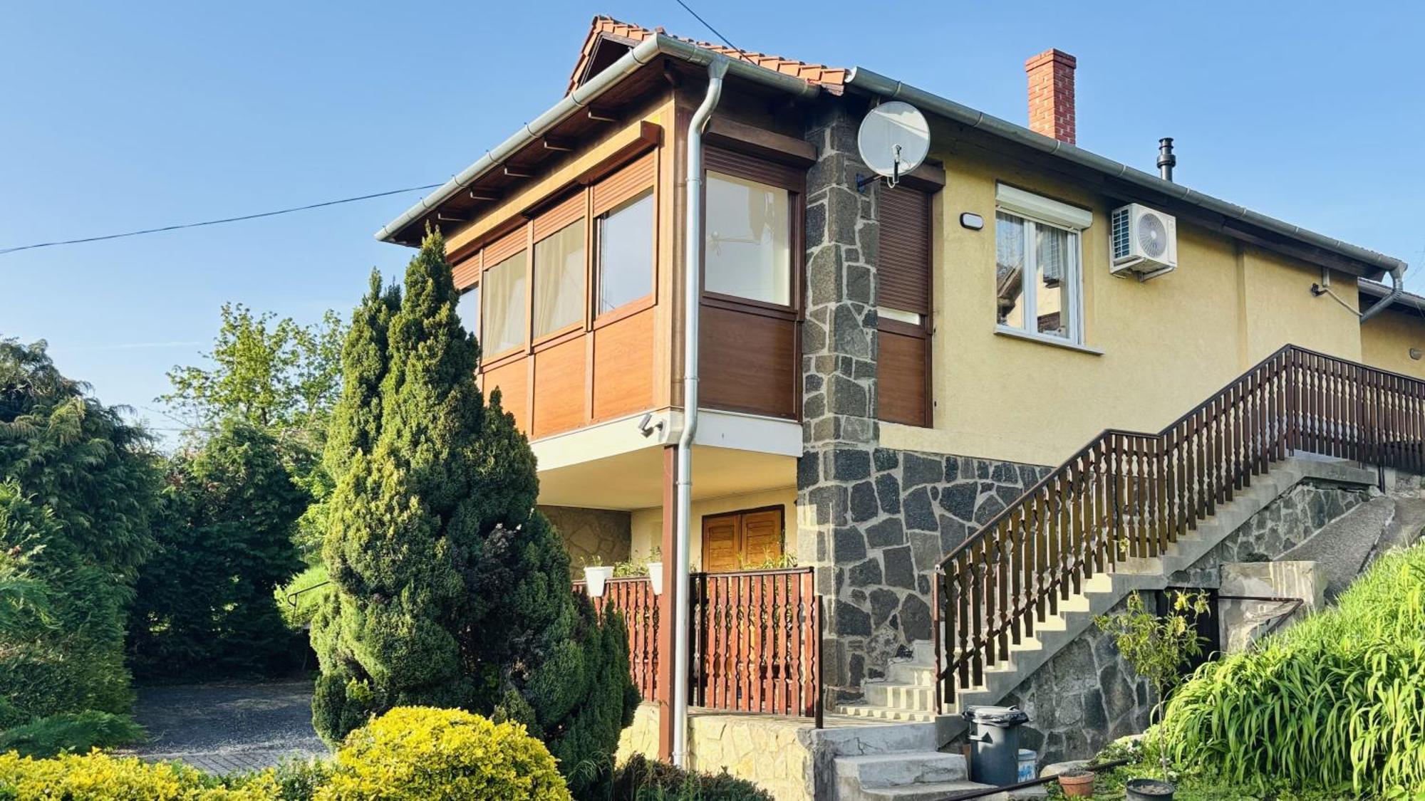 Panorama Apartmanhaz Sarvar Exterior photo