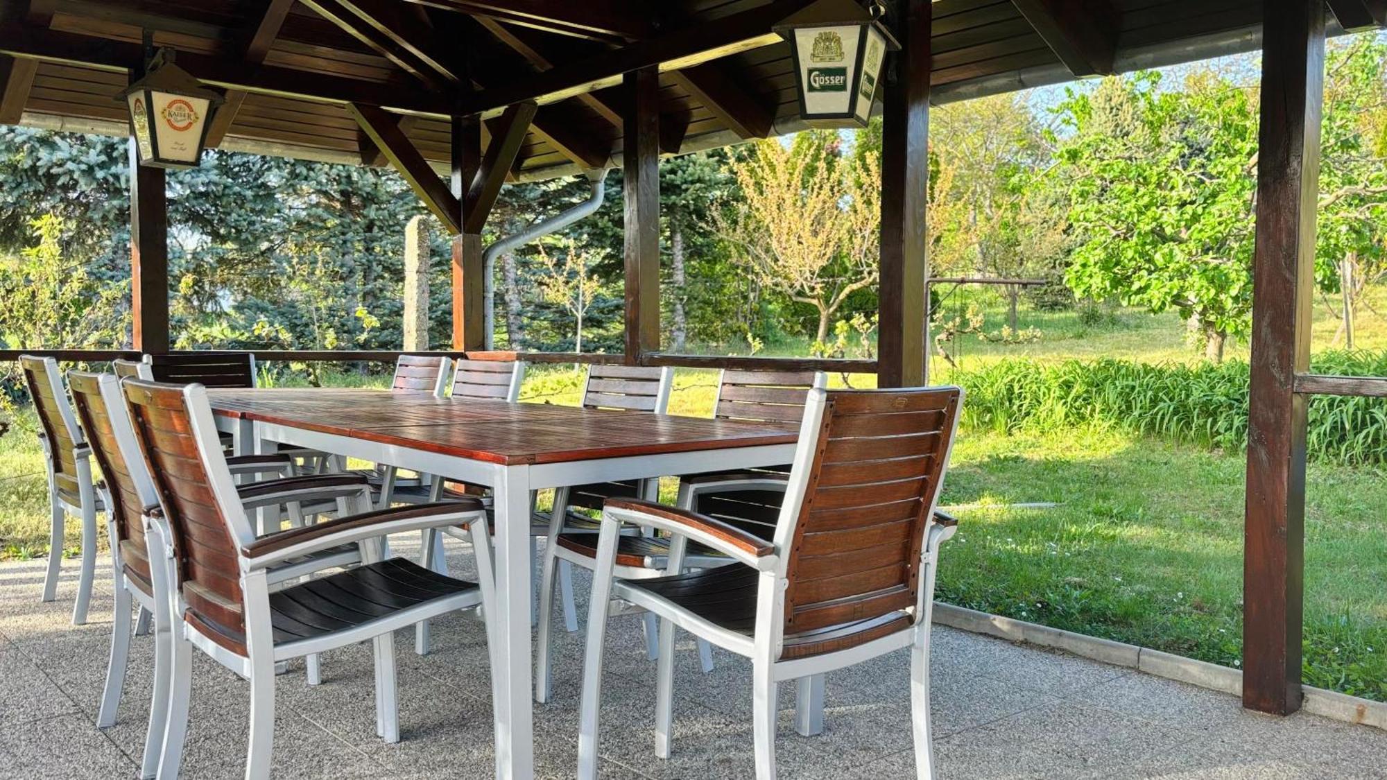 Panorama Apartmanhaz Sarvar Exterior photo