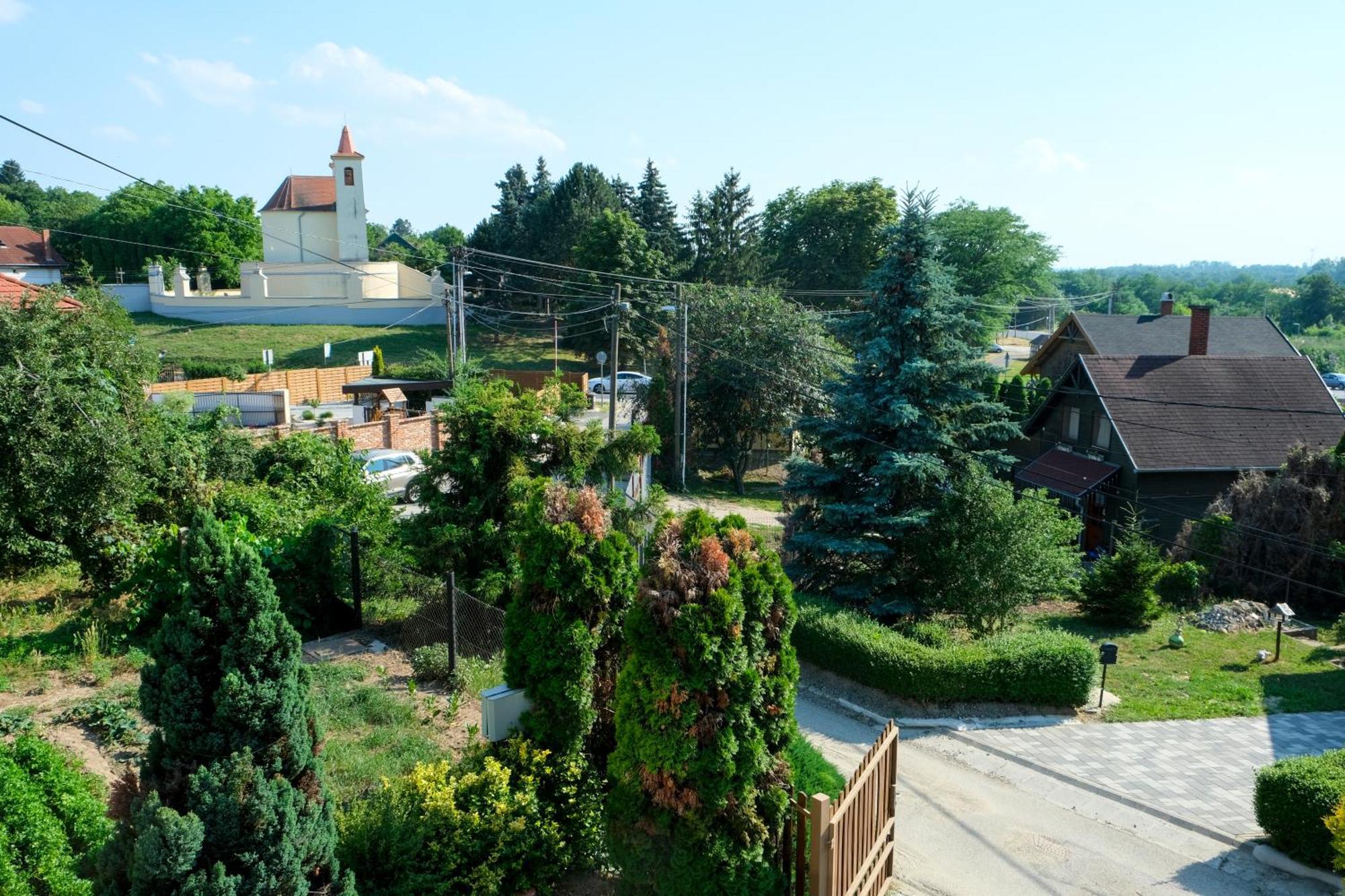 Panorama Apartmanhaz Sarvar Exterior photo