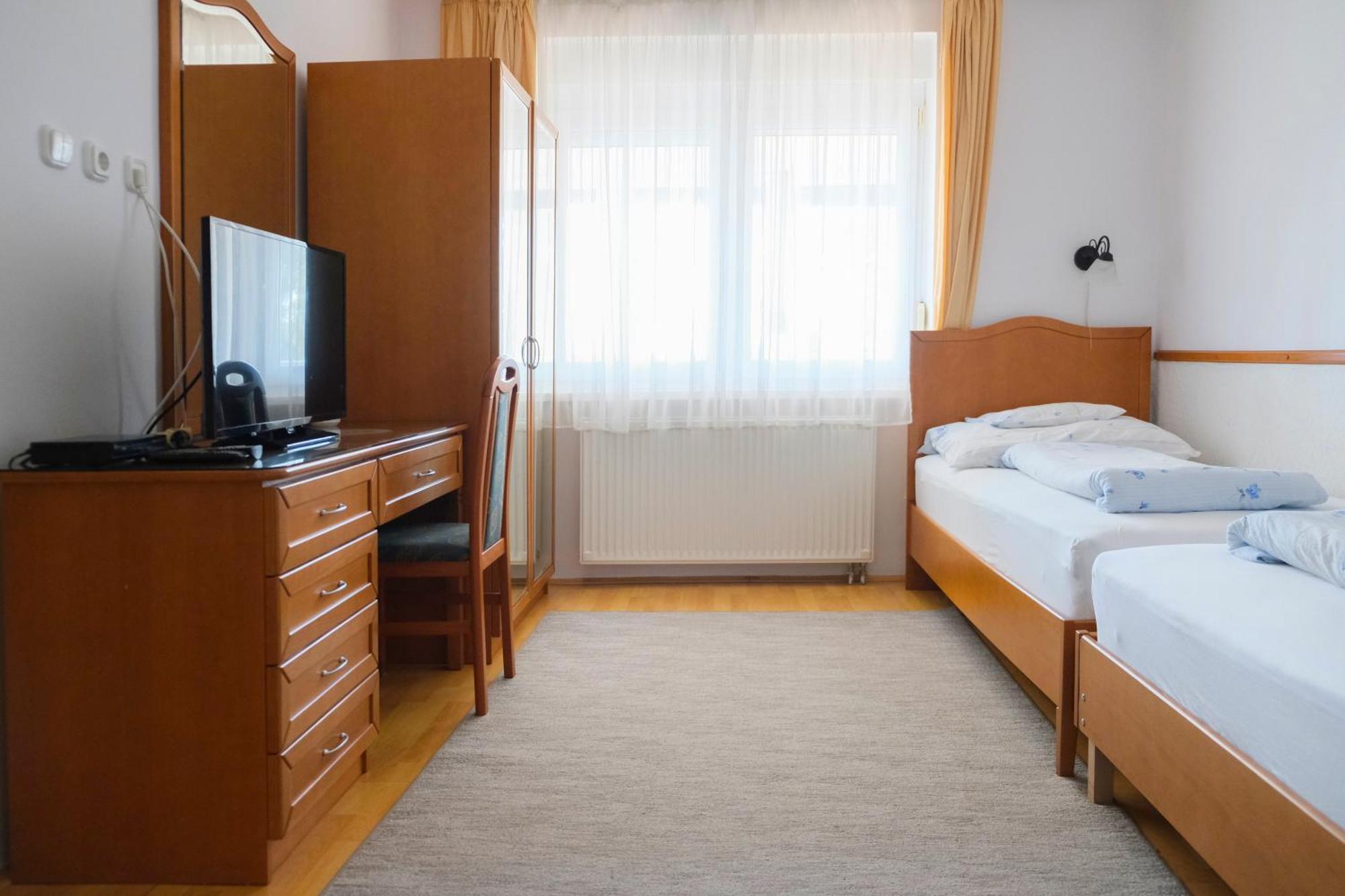 Panorama Apartmanhaz Sarvar Exterior photo