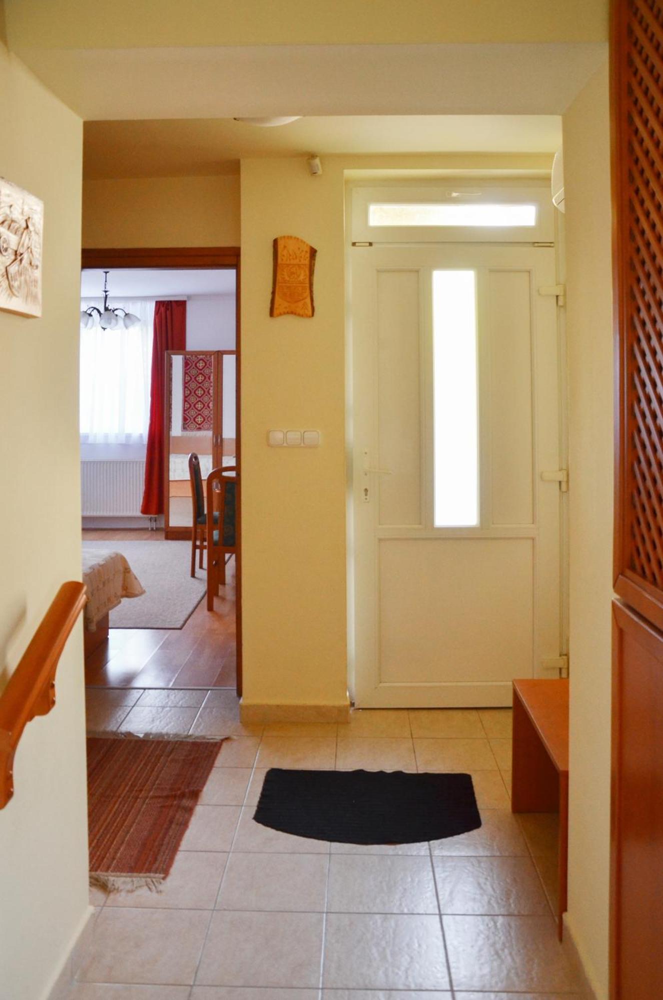 Panorama Apartmanhaz Sarvar Exterior photo