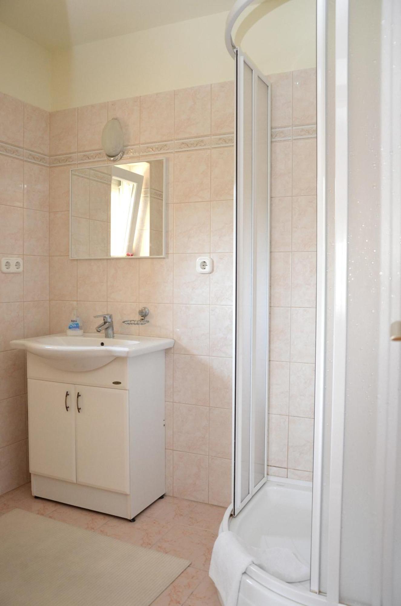 Panorama Apartmanhaz Sarvar Exterior photo