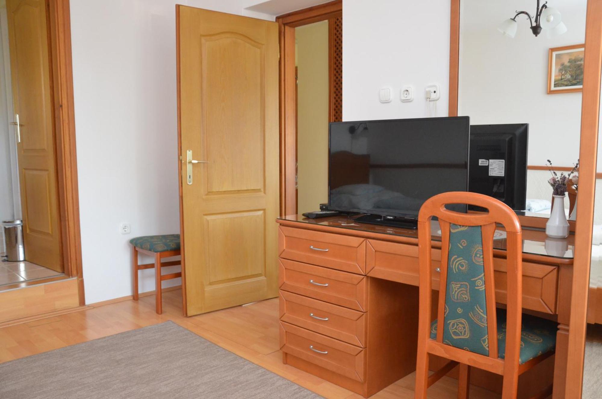 Panorama Apartmanhaz Sarvar Exterior photo