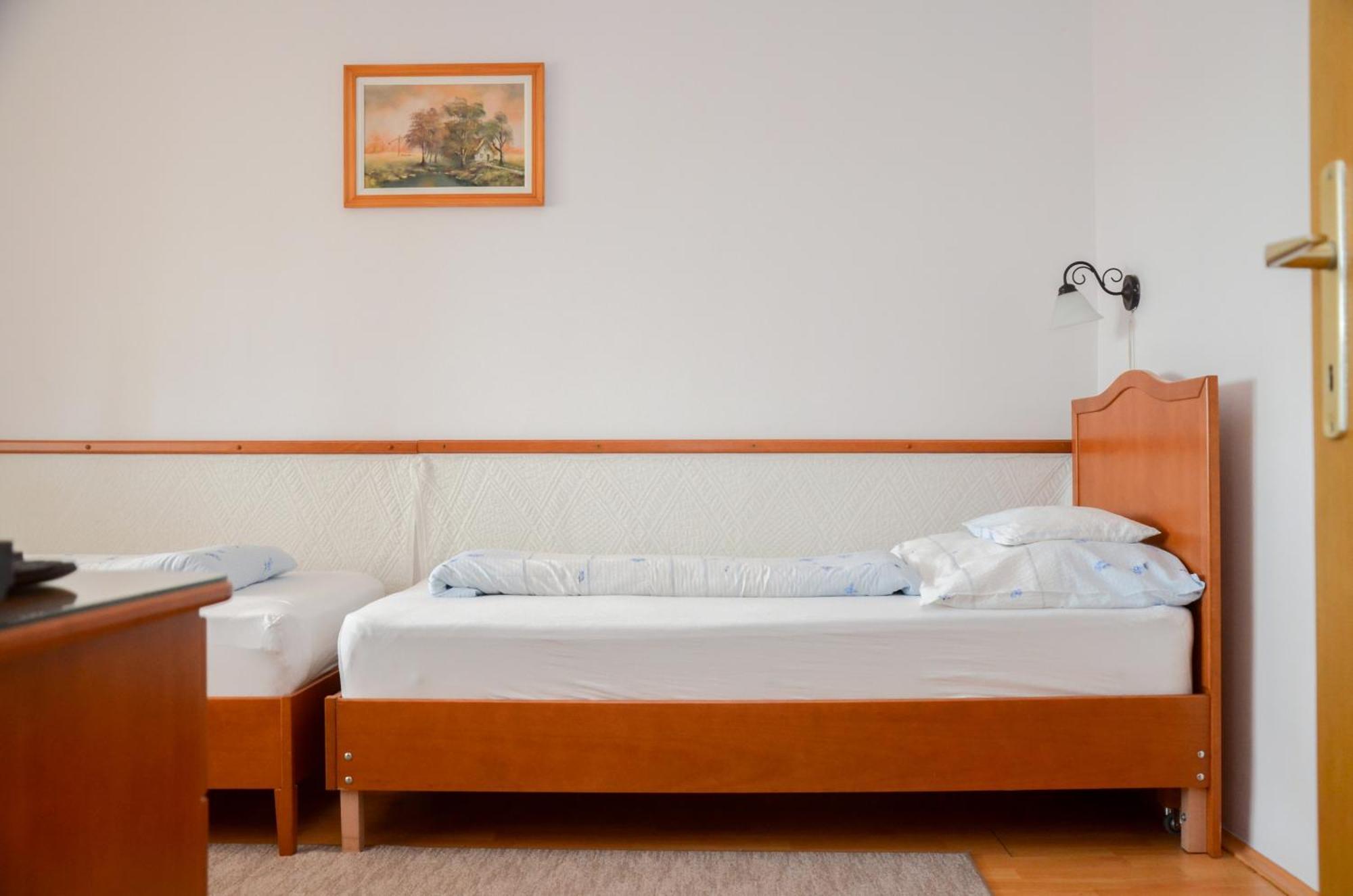 Panorama Apartmanhaz Sarvar Exterior photo
