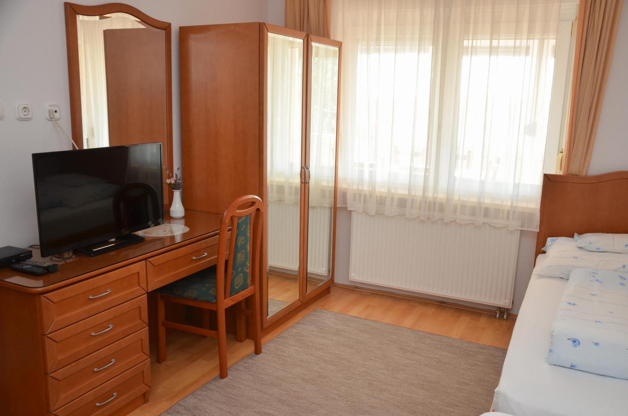 Panorama Apartmanhaz Sarvar Exterior photo