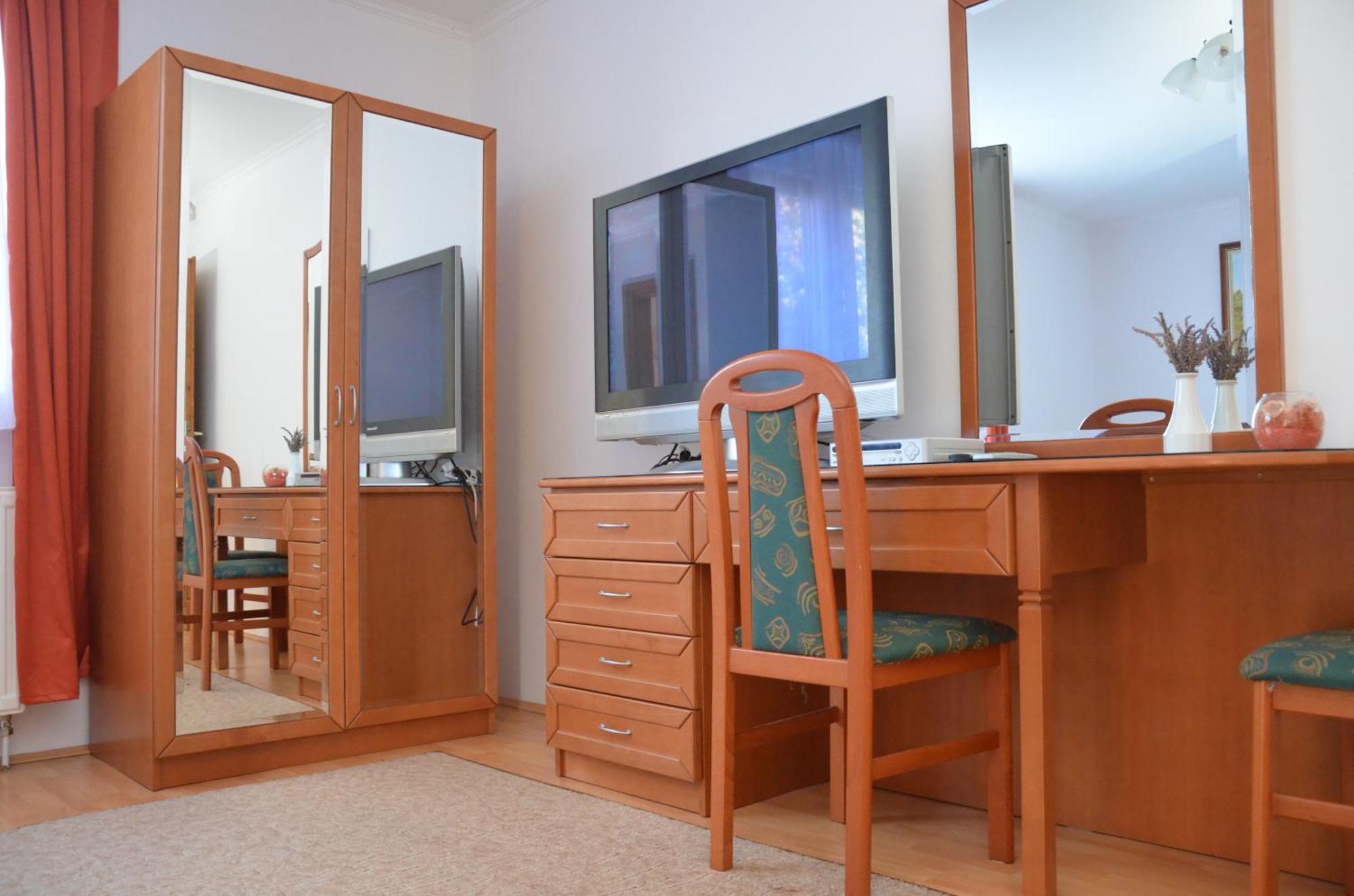 Panorama Apartmanhaz Sarvar Exterior photo
